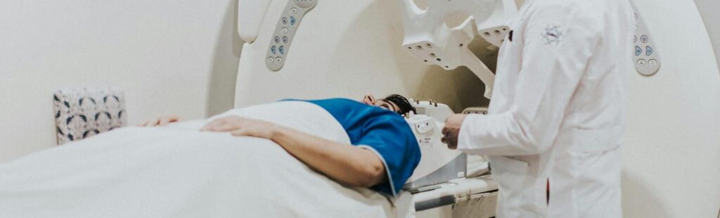 La risonanza magnetica è una metodica diagnostica avanzata che permette di esplorare l’interno del corpo umano con precisione e senza utilizzare radiazioni ionizzanti.